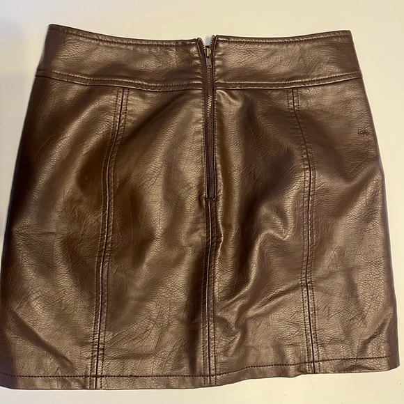 🎉2/25$ Free People - Mini Retro Bodycon Vegan Leather Skirt in Brown Size 6 - Picture 3 of 3